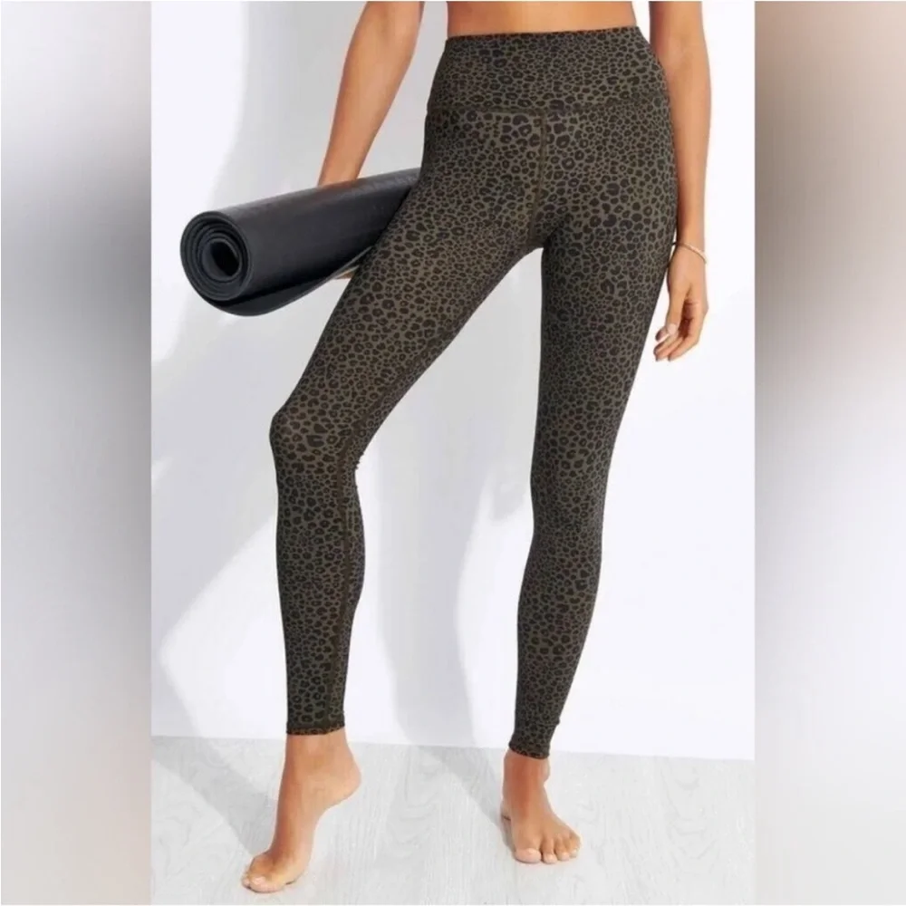 ALO High Waisted Cheetah Animal Print Vapor Leggings